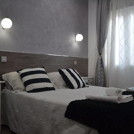 Hostal Meyra Мадрид Экстерьер фото