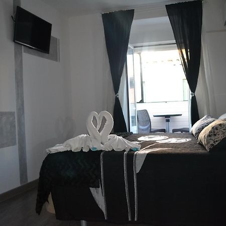 Hostal Meyra Мадрид Экстерьер фото