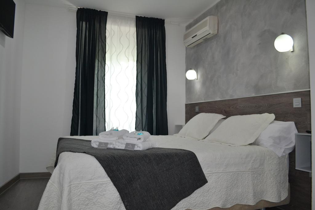 Hostal Meyra Мадрид Экстерьер фото