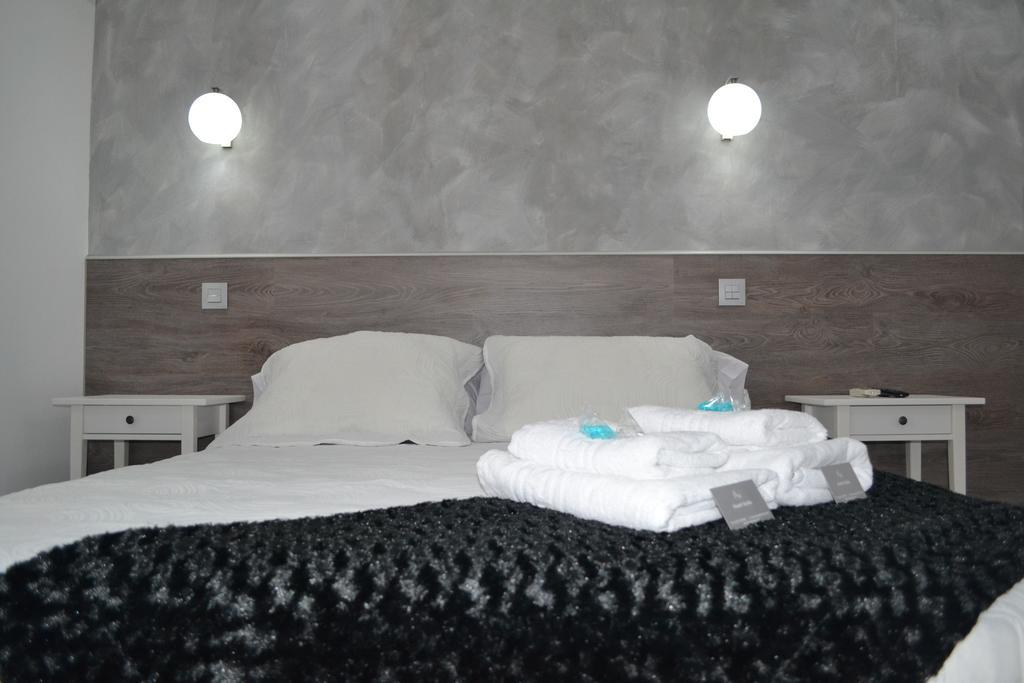 Hostal Meyra Мадрид Экстерьер фото