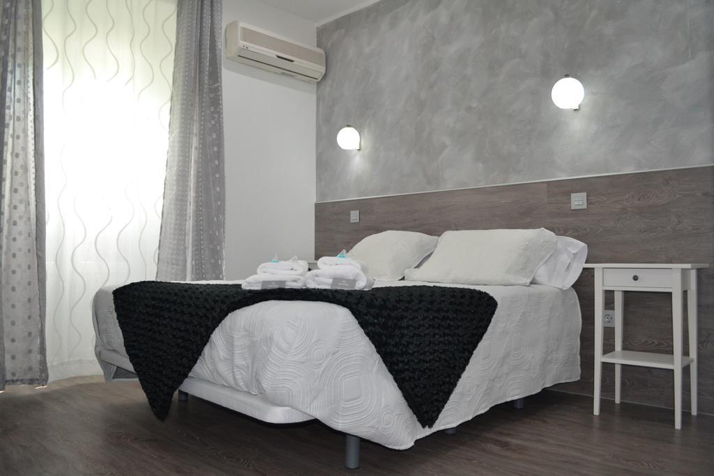 Hostal Meyra Мадрид Экстерьер фото