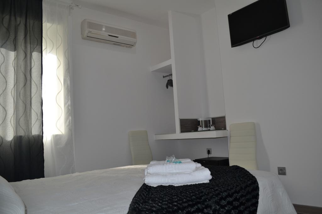 Hostal Meyra Мадрид Экстерьер фото
