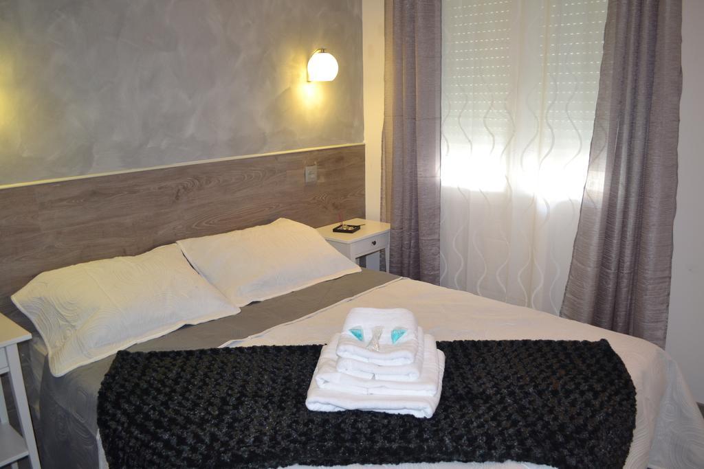 Hostal Meyra Мадрид Экстерьер фото