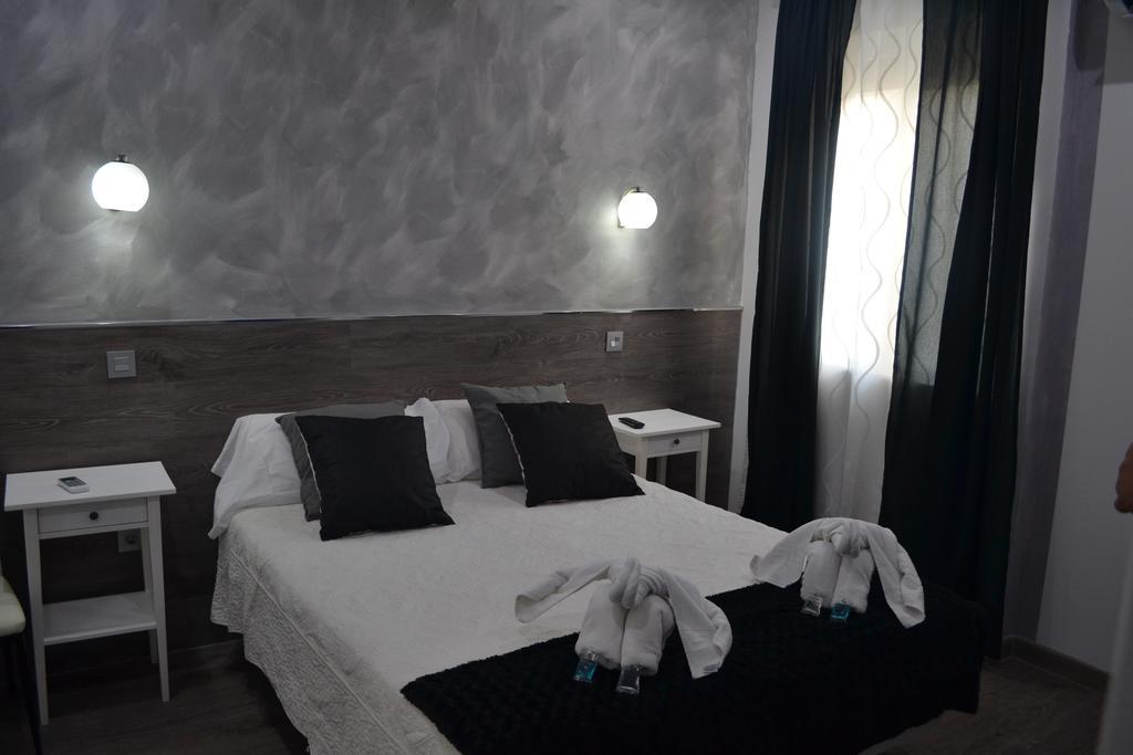 Hostal Meyra Мадрид Экстерьер фото