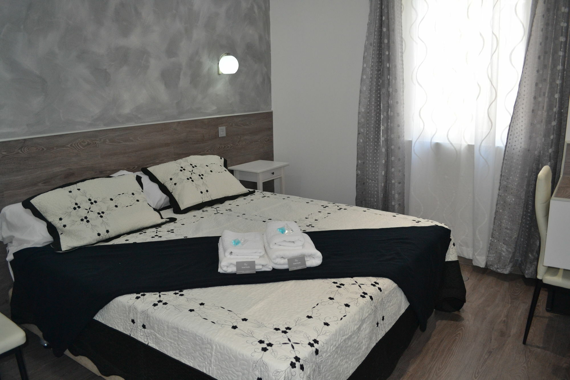 Hostal Meyra Мадрид Экстерьер фото