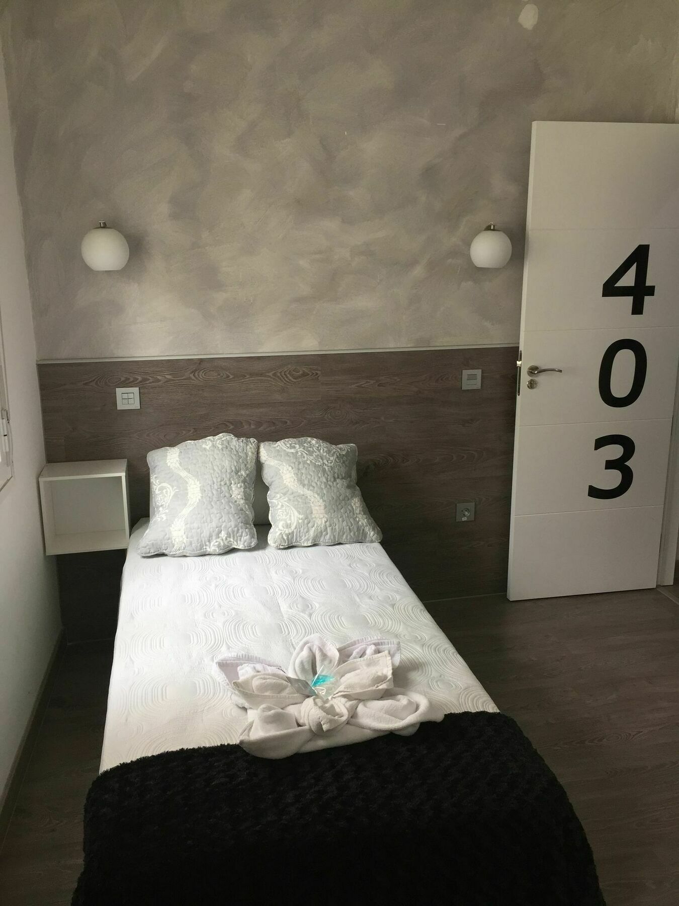 Hostal Meyra Мадрид Экстерьер фото