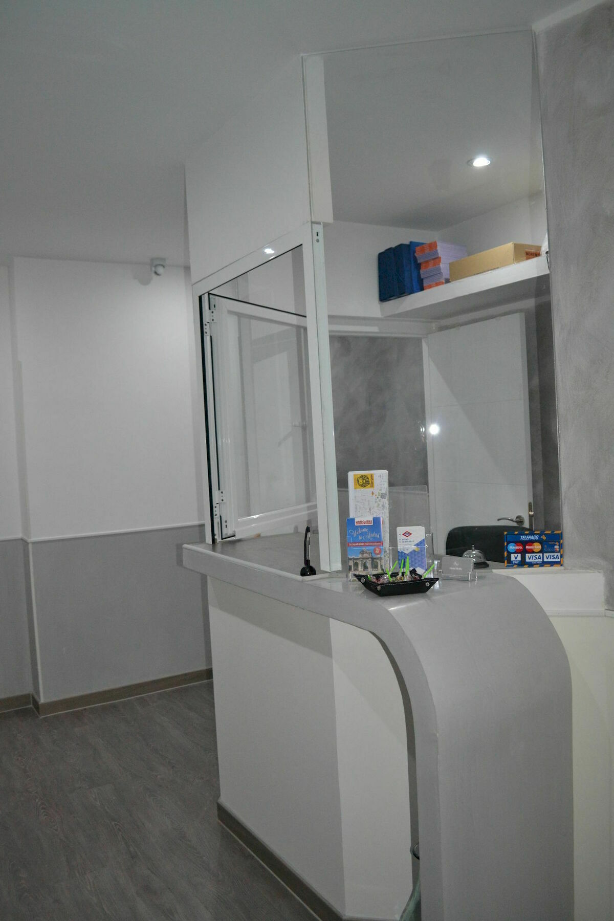 Hostal Meyra Мадрид Экстерьер фото