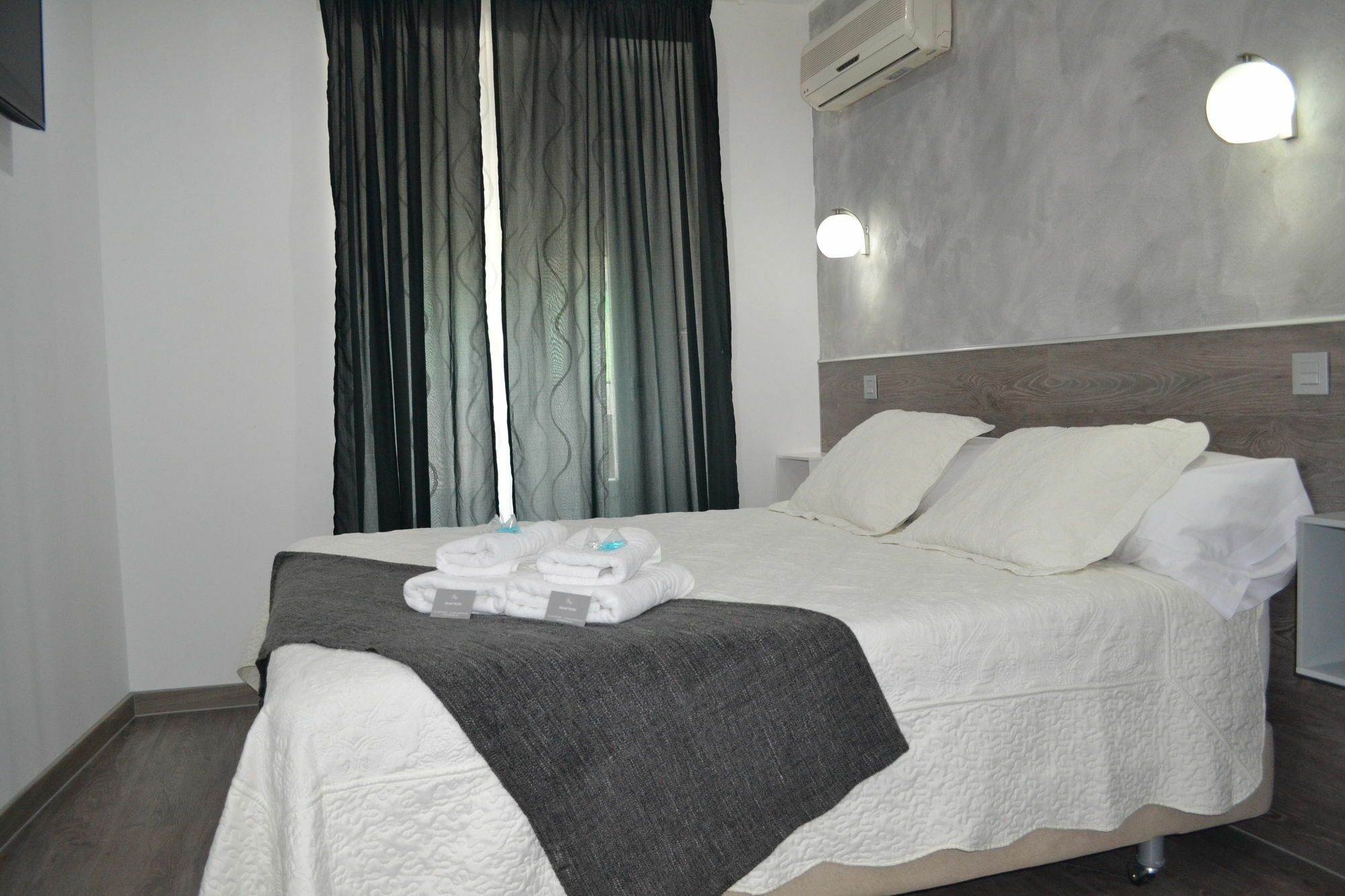 Hostal Meyra Мадрид Экстерьер фото