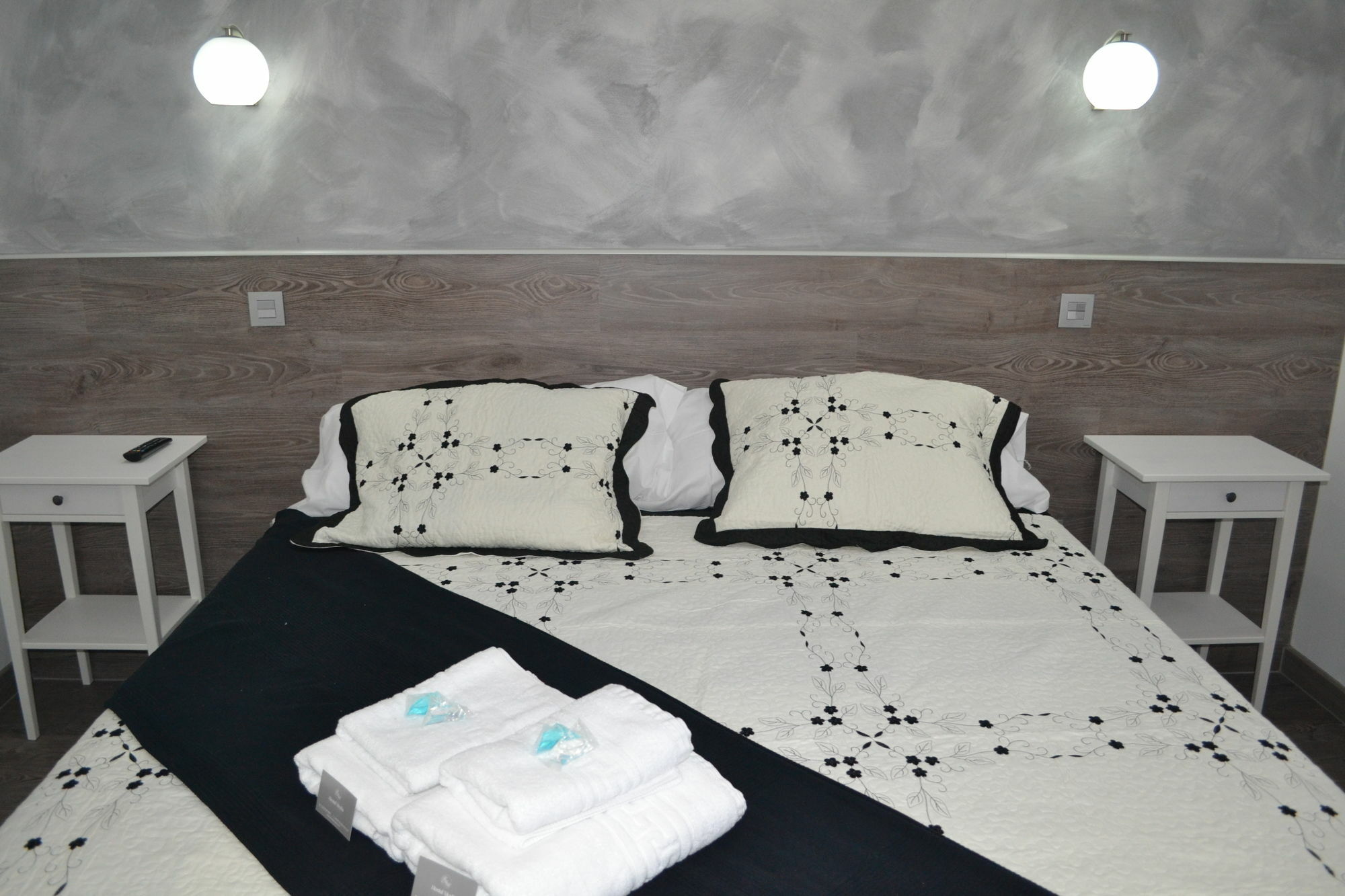 Hostal Meyra Мадрид Экстерьер фото