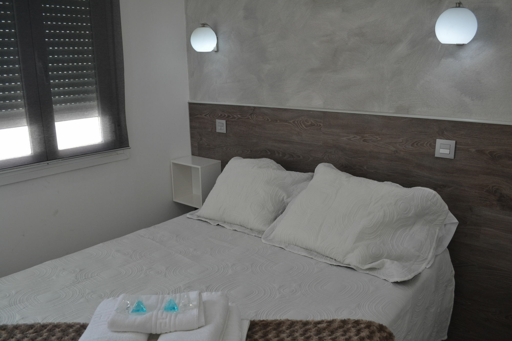 Hostal Meyra Мадрид Экстерьер фото