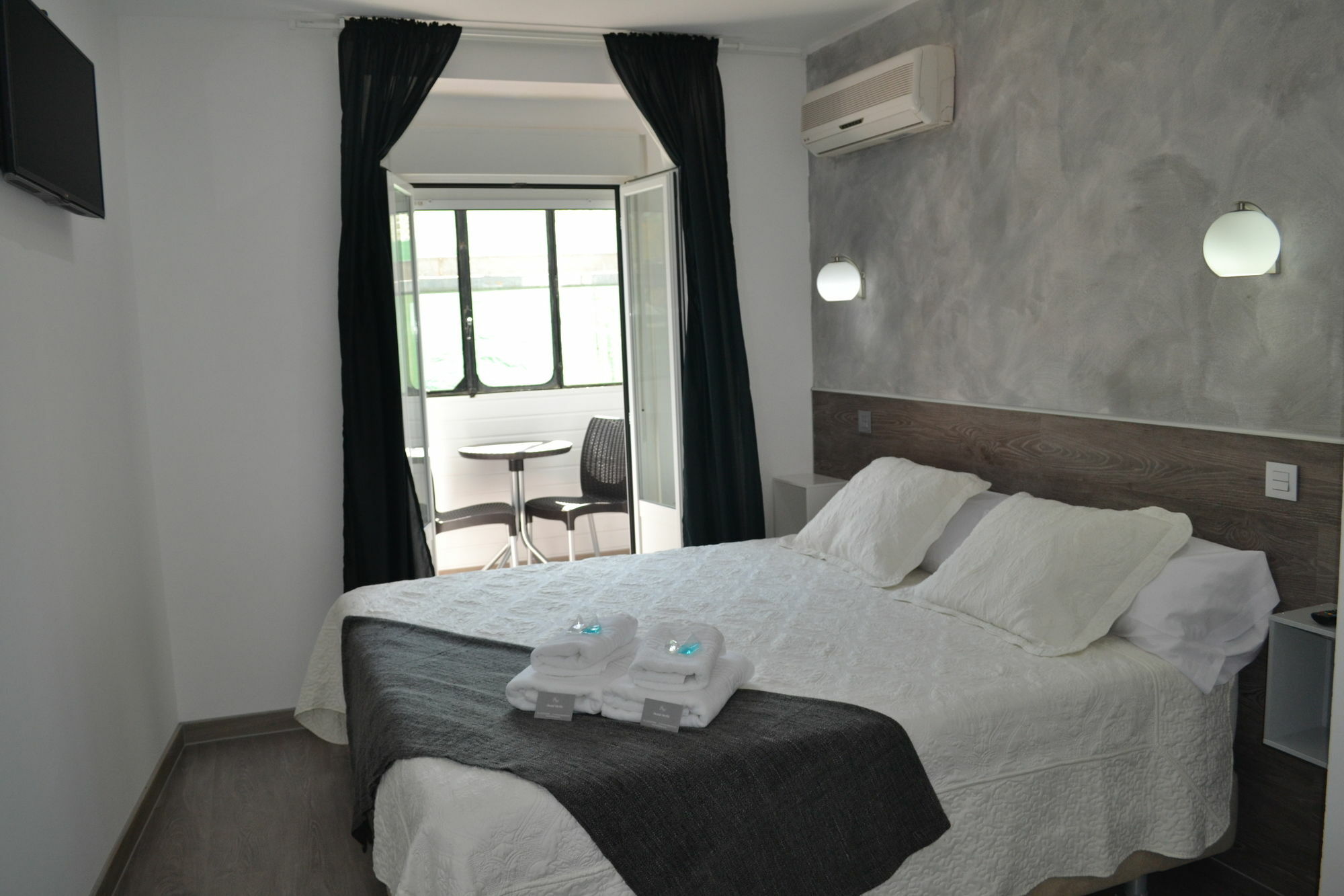 Hostal Meyra Мадрид Экстерьер фото