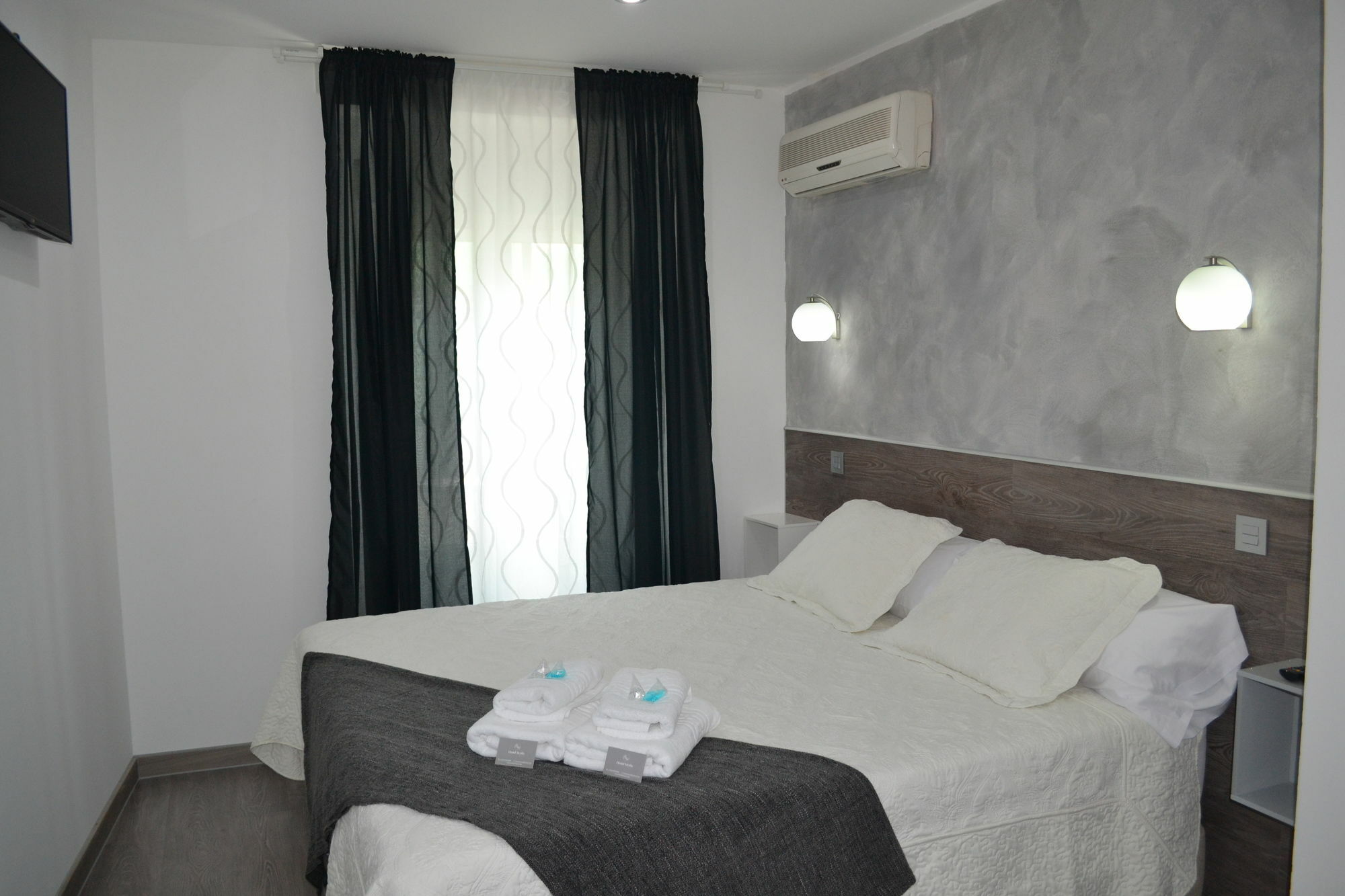 Hostal Meyra Мадрид Экстерьер фото